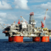 Нефть  стабилизируется на фоне роста спроса и угрозы переизбытка