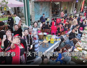 Улица, ставшая праздником: народ хани устроил рекордное в мире  застолье в Люйчуне