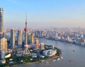 Си Цзиньпин провёл заседание Политбюро по 15-й пятилетке и докладу правительства