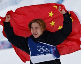 Триумф: Су Имин выигрывает дебютное золото для Китая в сноуборде на зимней Олимпиаде в Италии