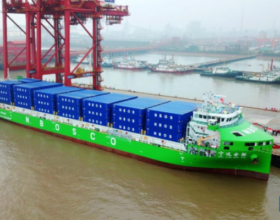 Китай запустил крупнейший в мире электр0-контейнеровоз