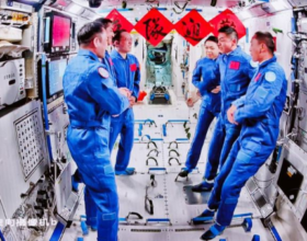Экипаж корабля “Шэньчжоу-23” вошел на китайскую космическую станцию